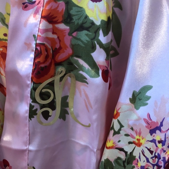 Robe - Picture 2 of 2